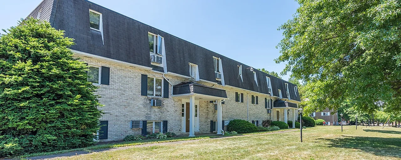 Lake Cable Village Apartments – photo 1