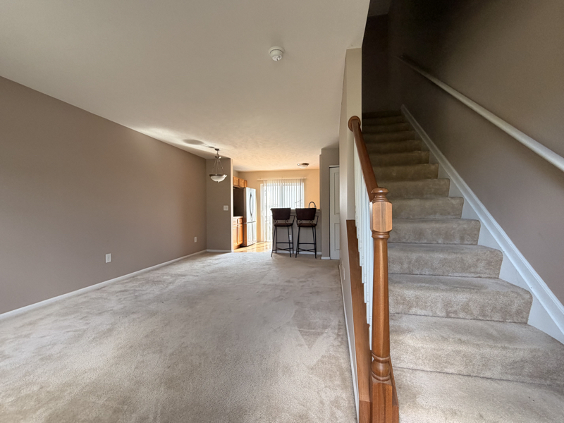 717 Lazelle Rd – photo 2
