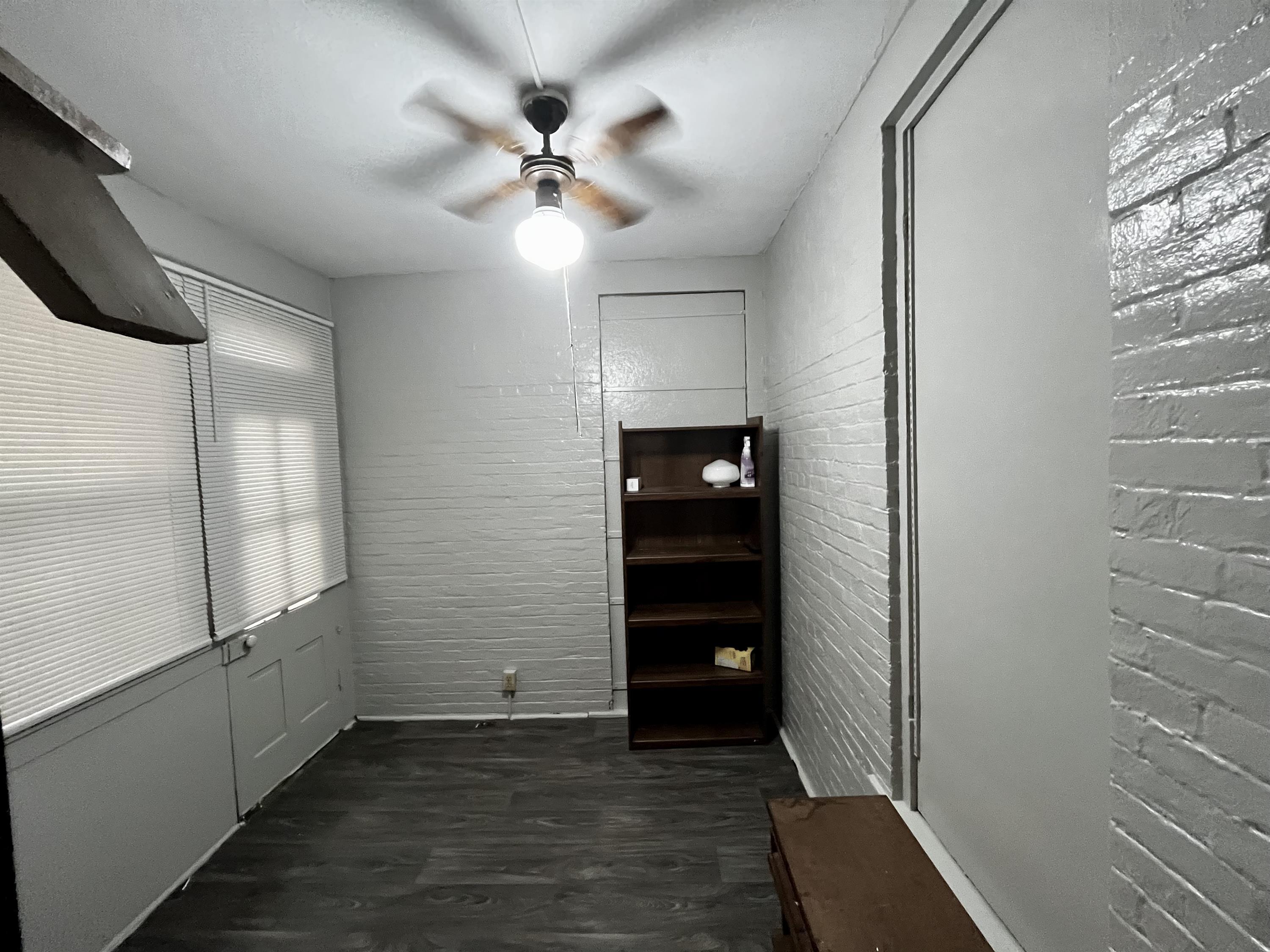 325 N Barron St – photo 1