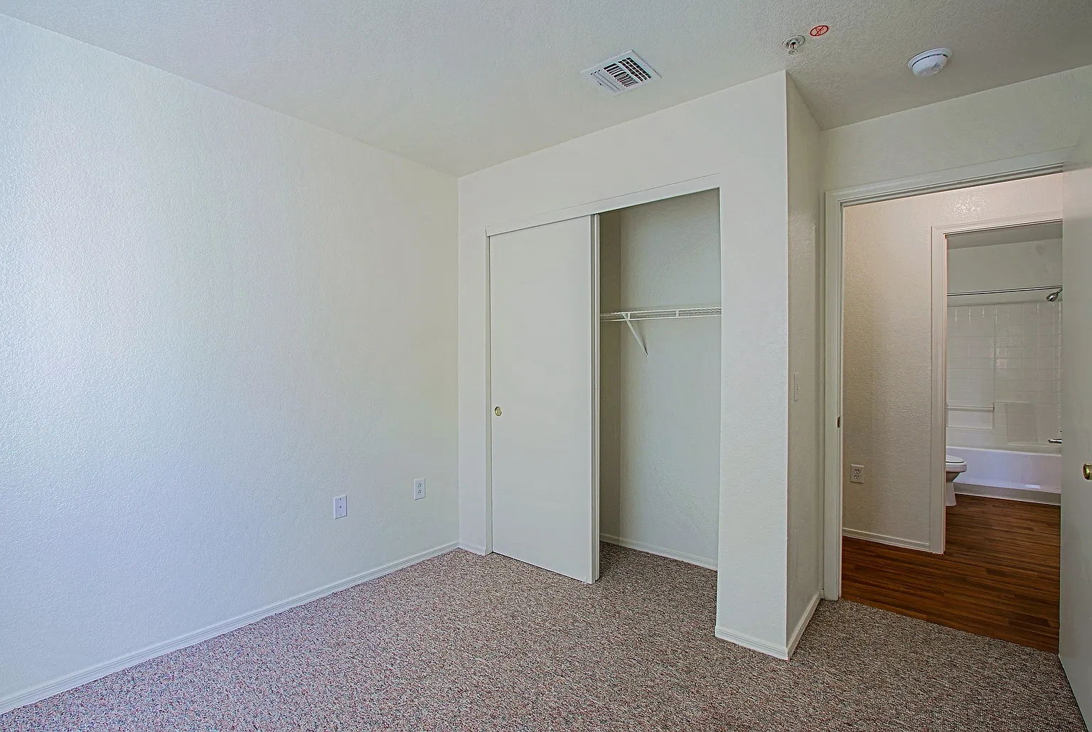 Terracina Apartments – photo 1