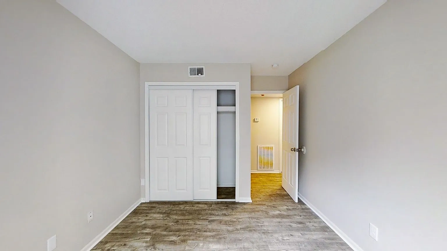 900 E Grand Ave – photo 4