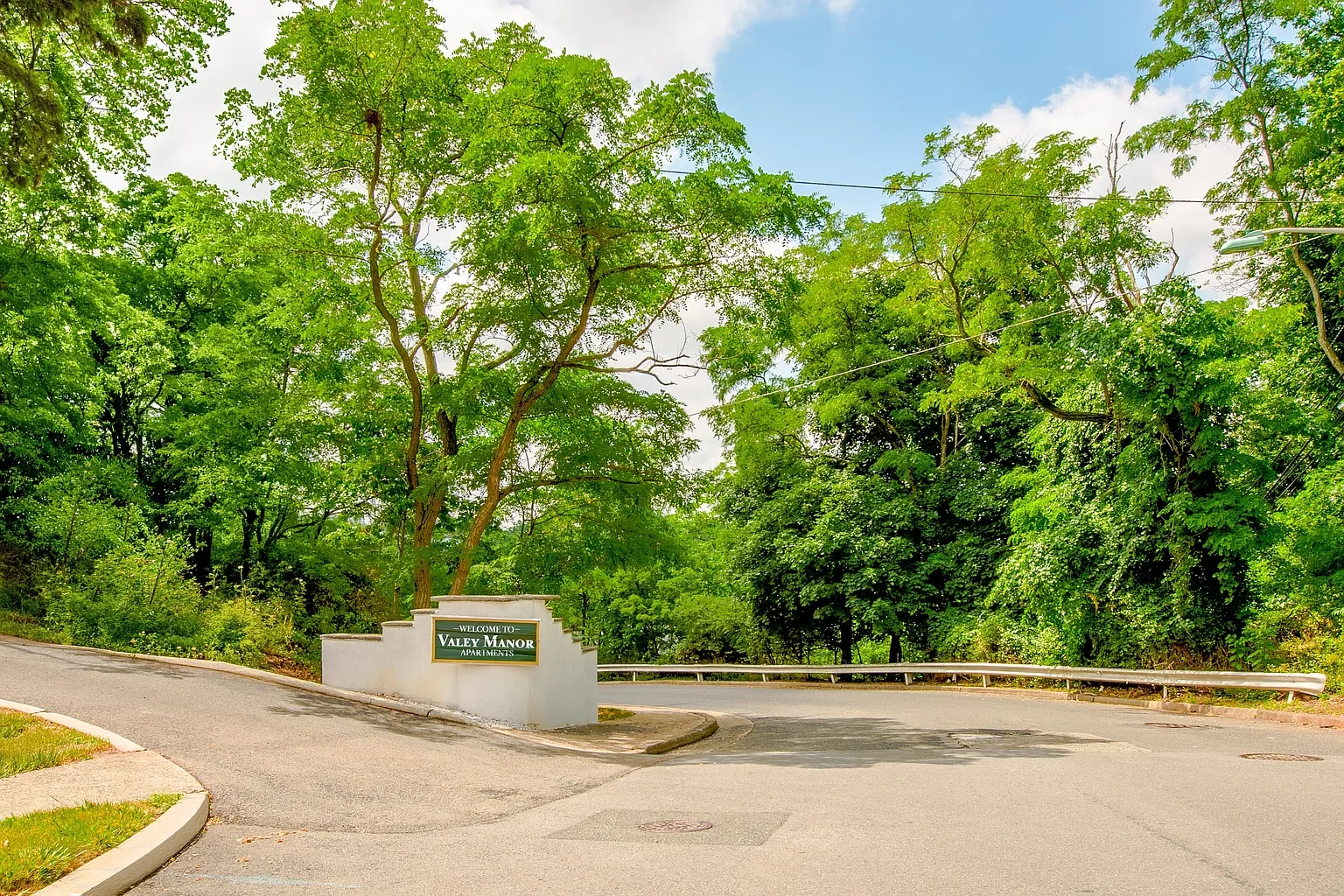 Valley Manor Apartments – photo 2