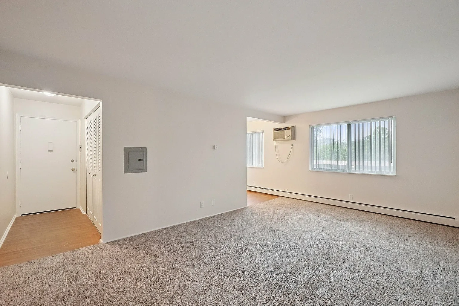 Eastlawn Arms Apartments – photo 2