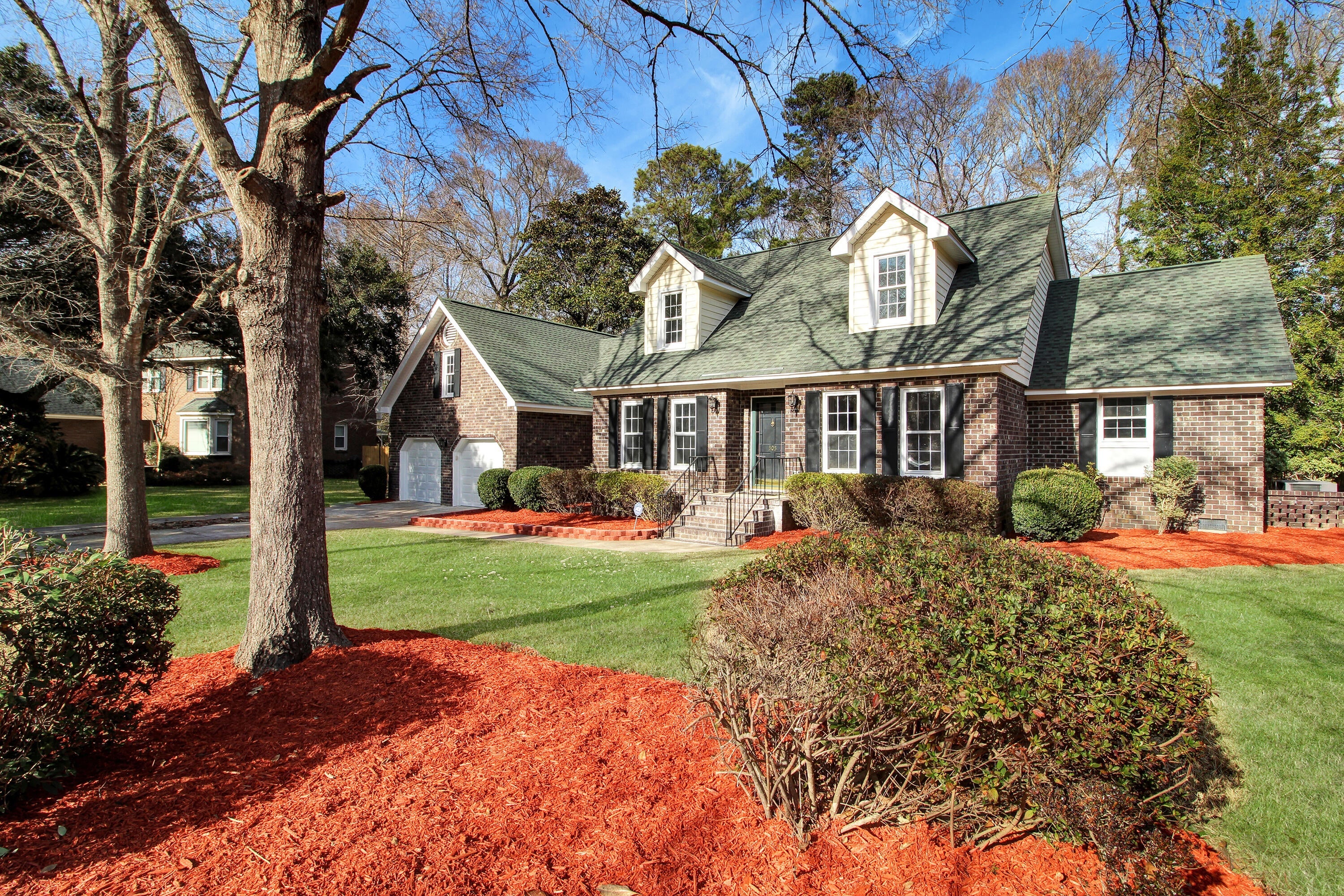 305 Mayfield St – photo 3