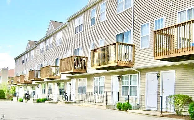 Stamford Commons – photo 2