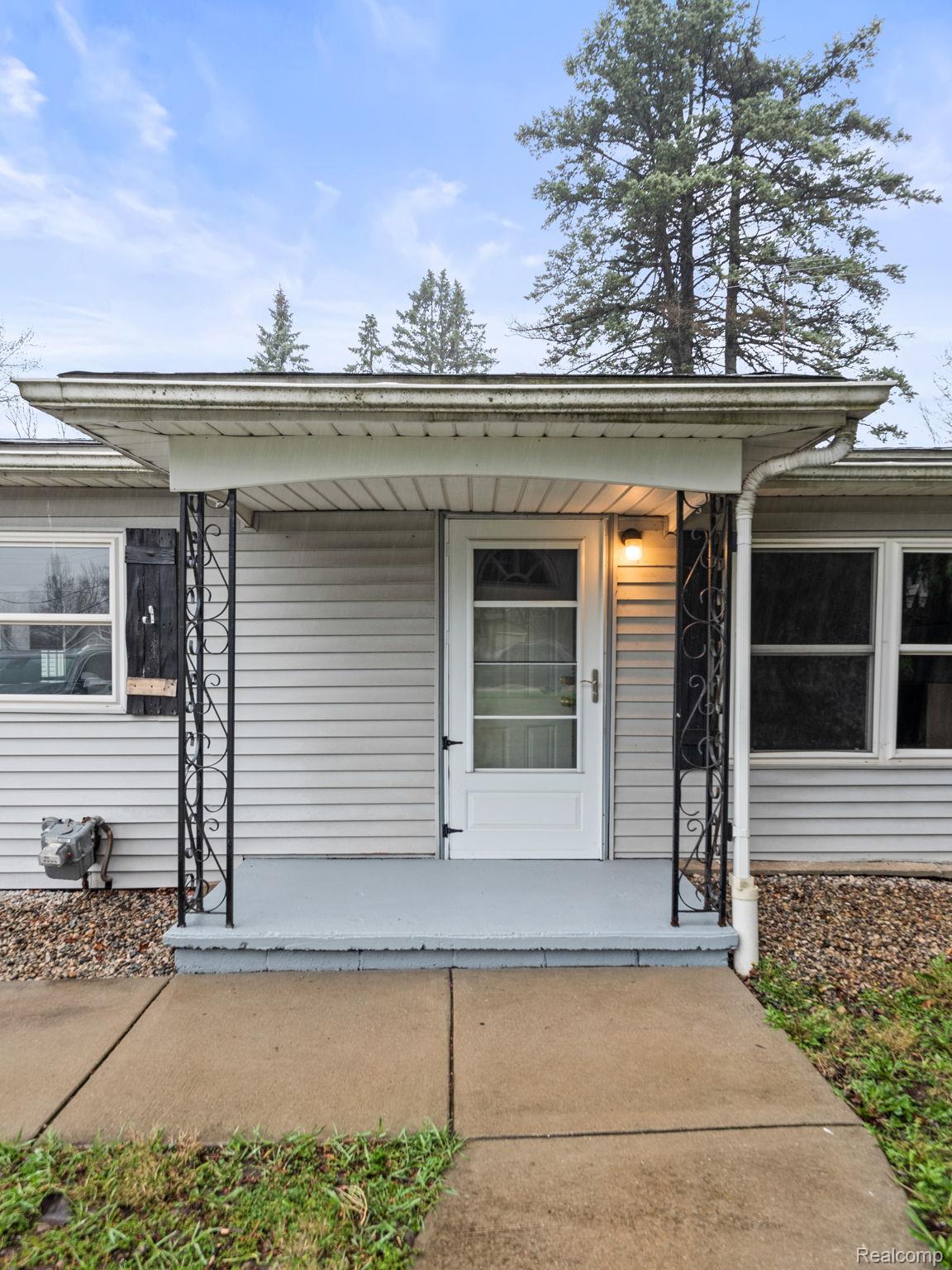 3153 Bessie St – photo 3