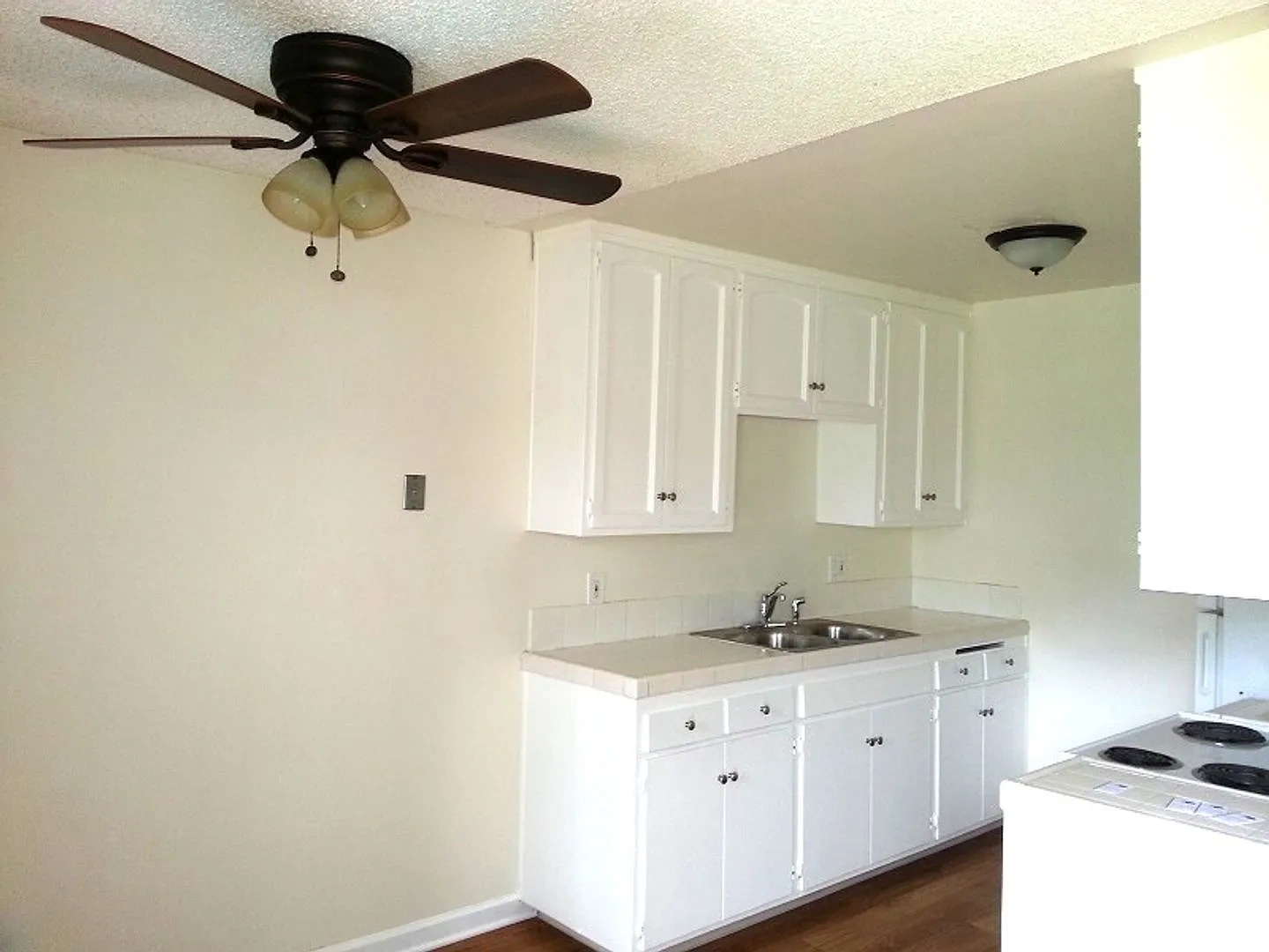 210 Quintard St – photo 1
