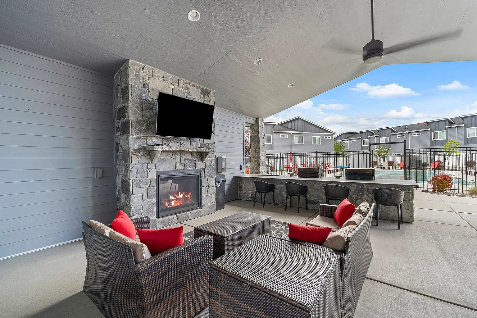 Prairie Pointe Apartments and Townhomes – photo 5