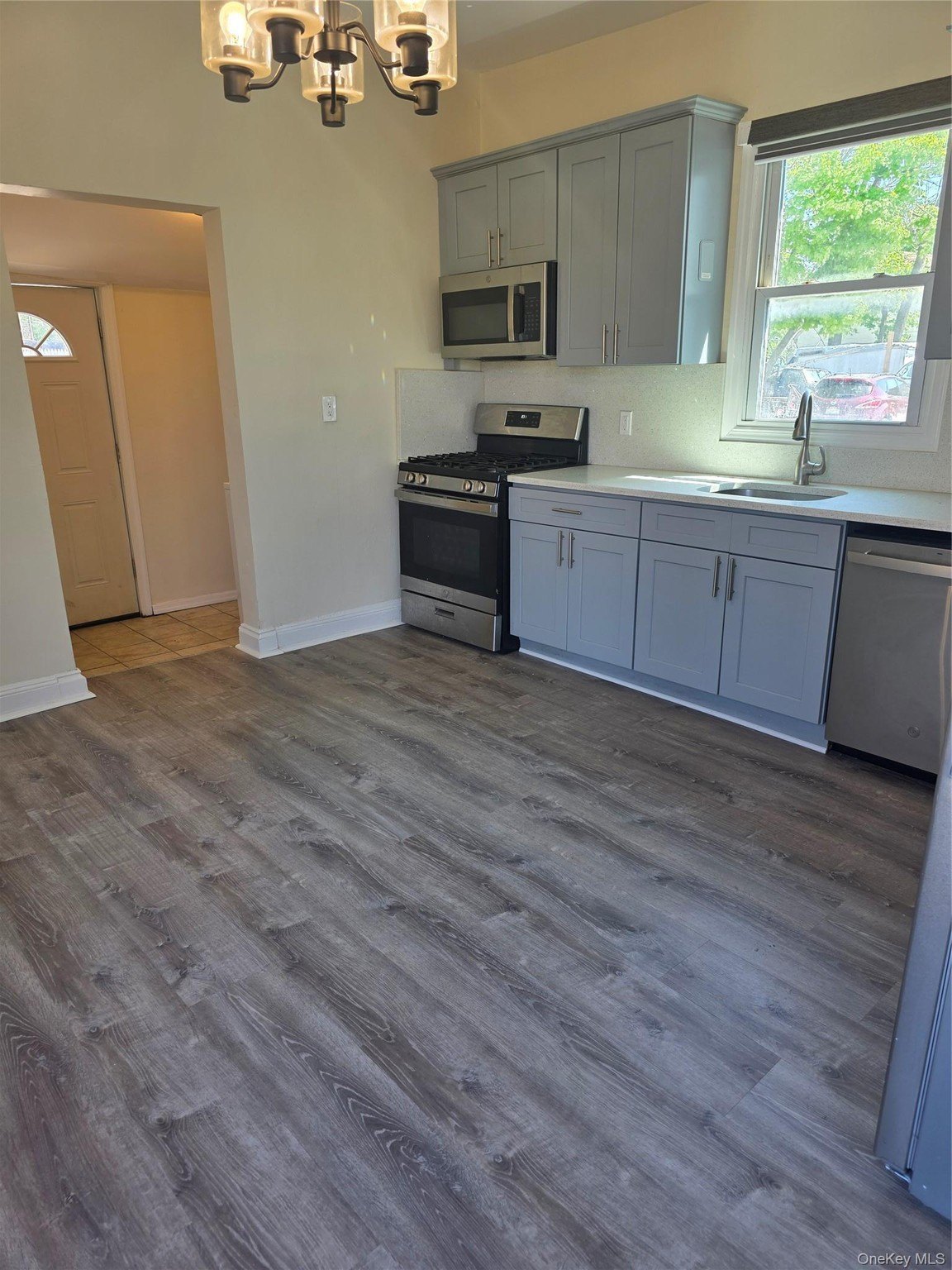 291 Uniondale Ave – photo 4