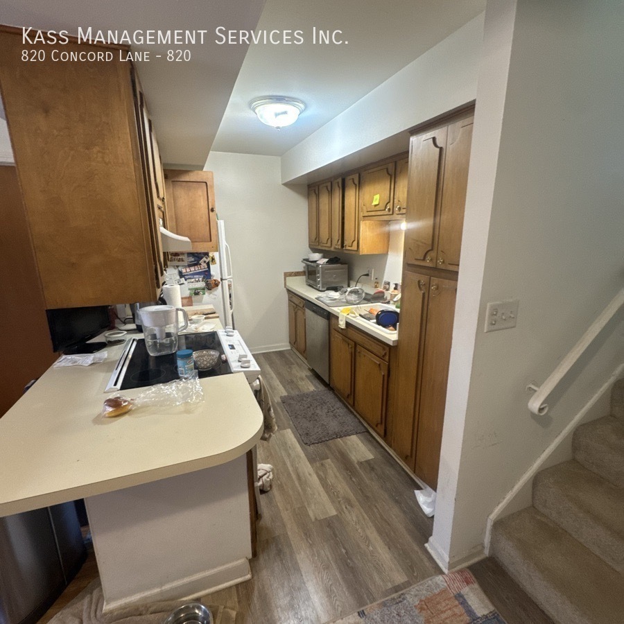 820 Concord Ln – photo 2