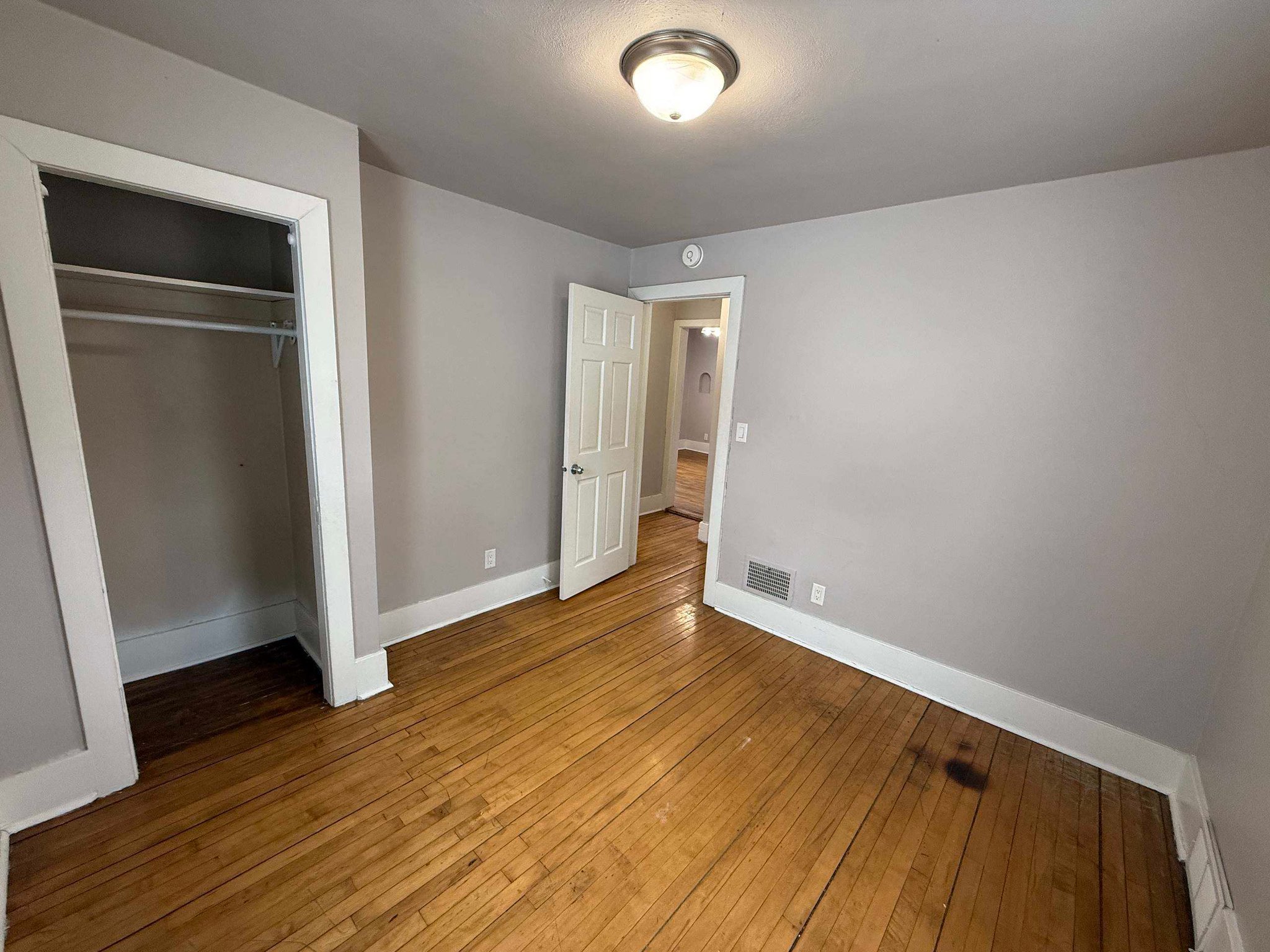 909 University Dr N unit 3 – photo 3