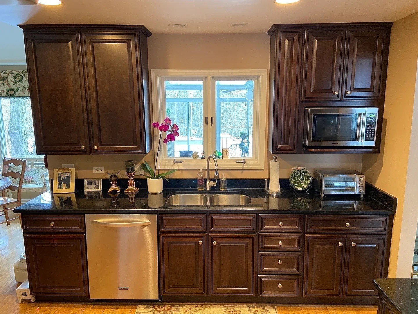 1073 W Elm St – photo 2