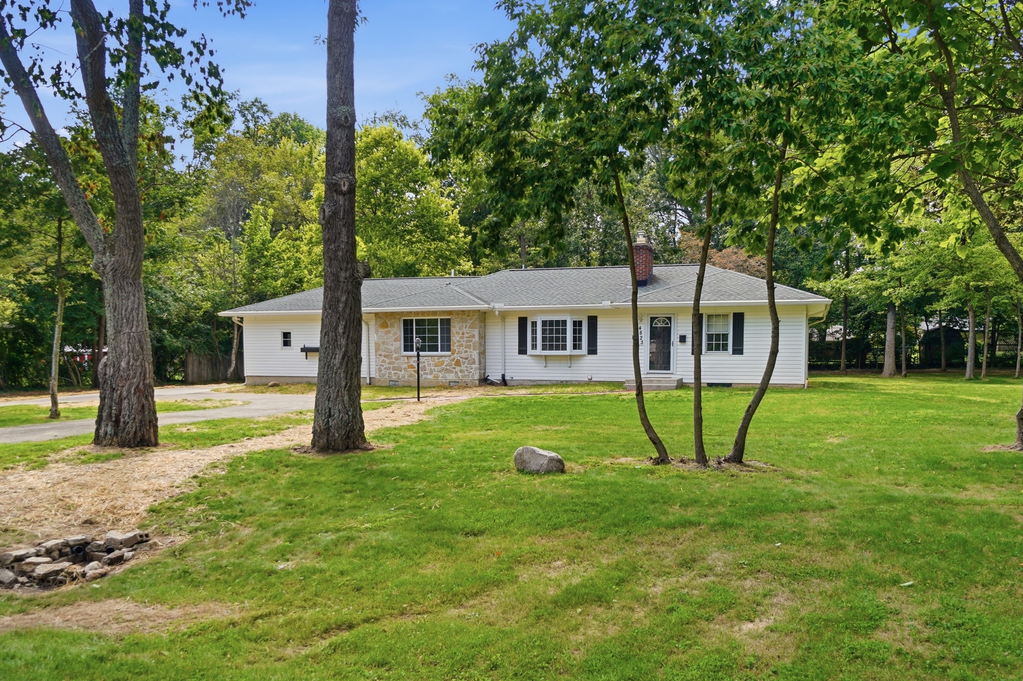 4823 Glenmina Dr – photo 2