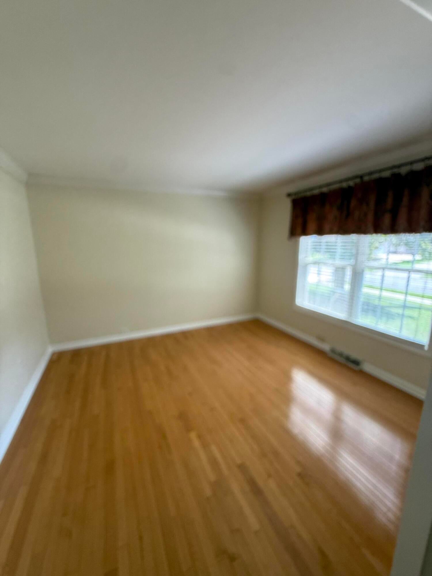 111 Haleswood Cir – photo 2
