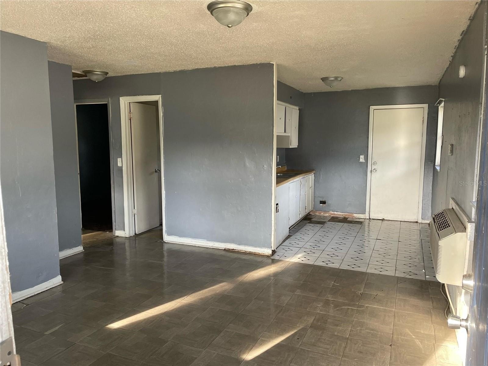 401 Kilgore St – photo 2