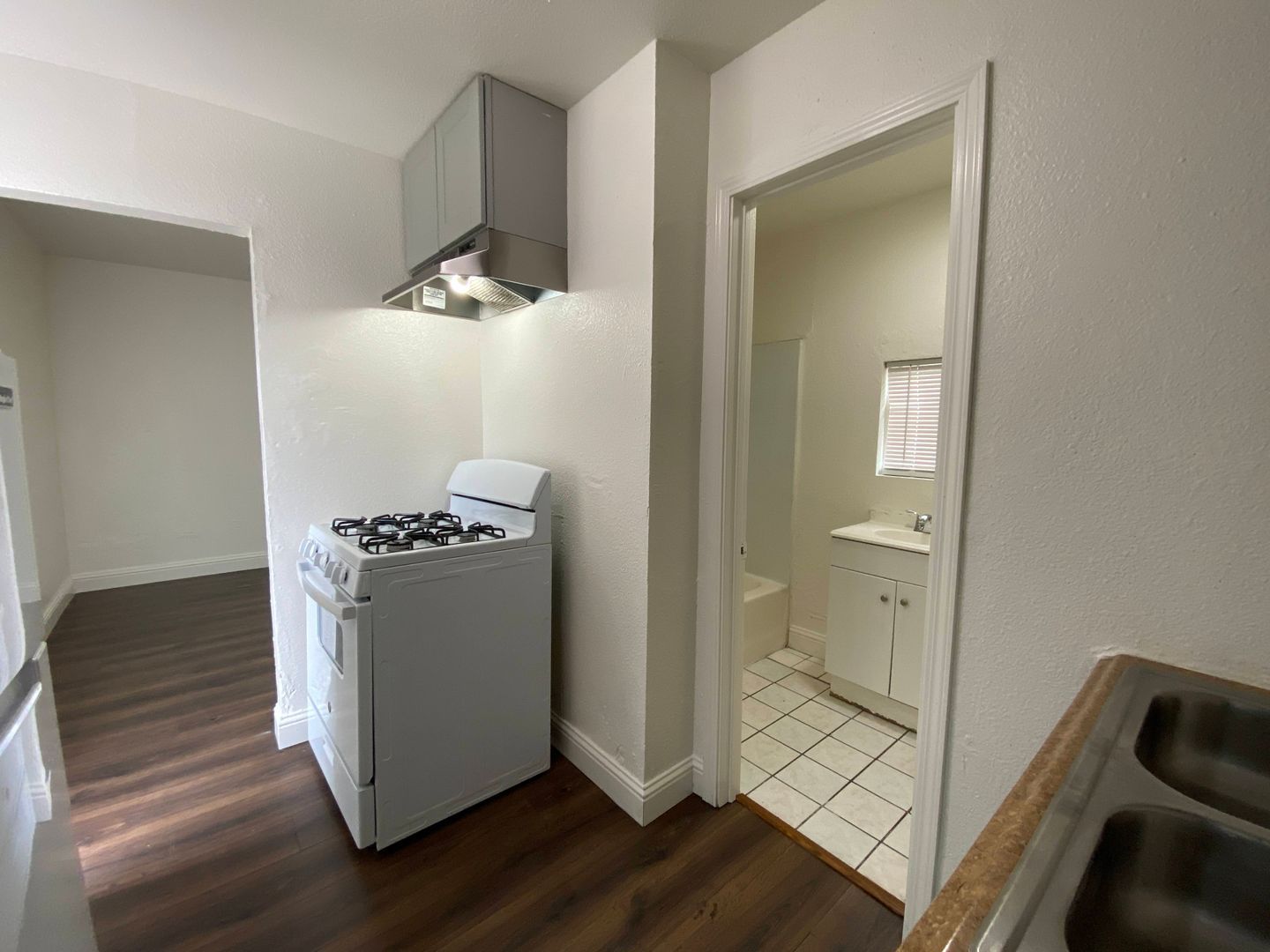 462 Delhi Ave unit 3 – photo 3