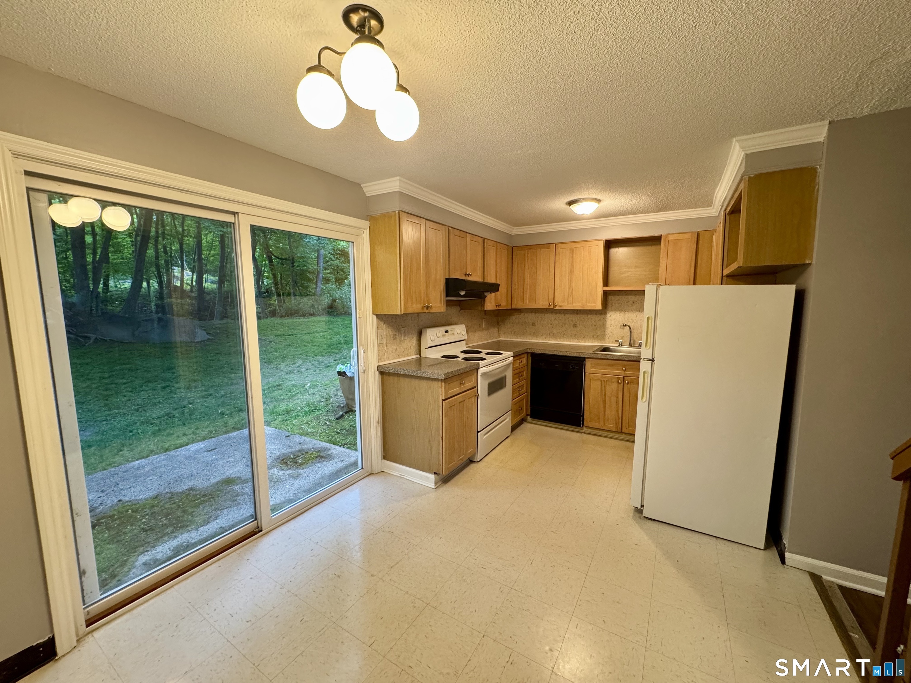 1370 Highland Ave unit 11 – photo 5