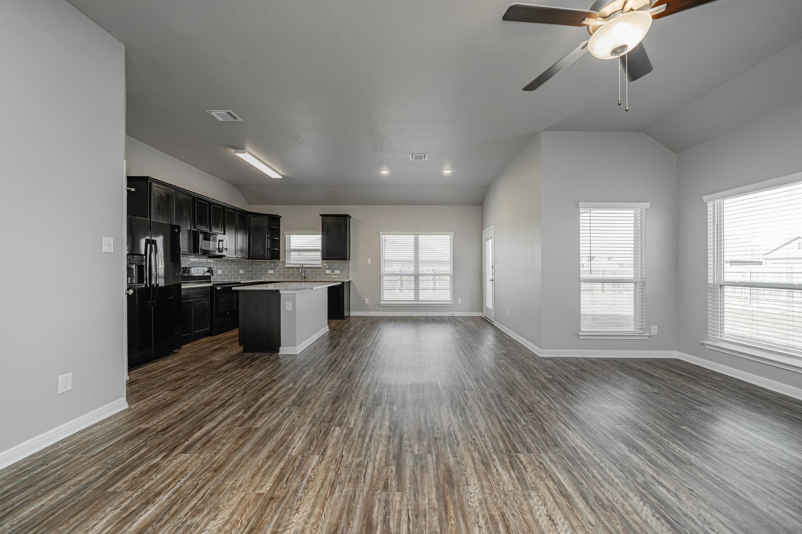 1368 Kingsgate Dr – photo 5