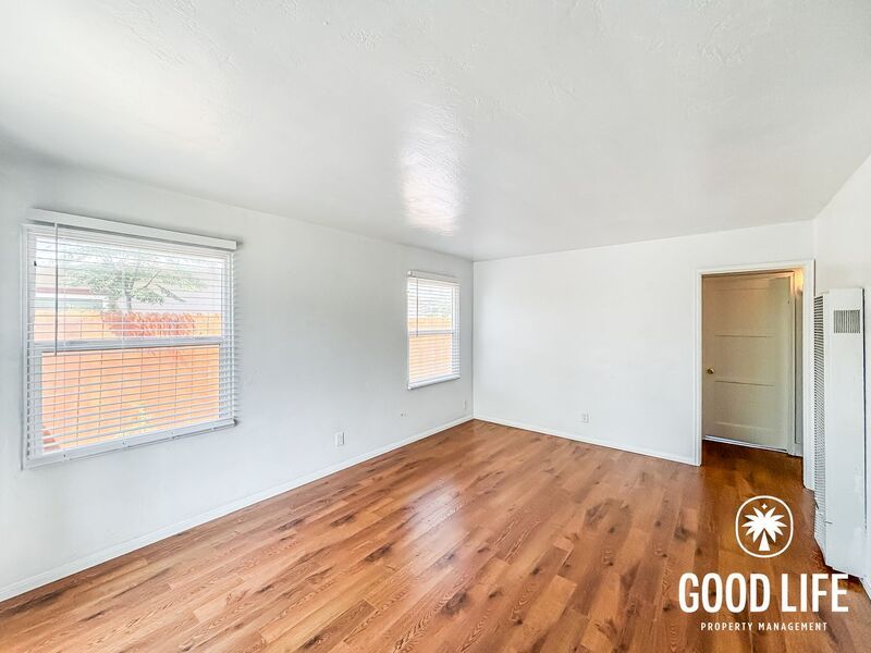 6074 Rock St – photo 2