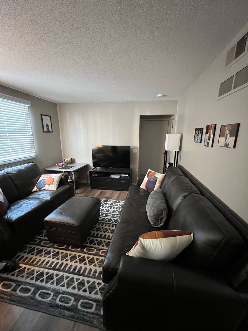 1004 Main St unit 2 – photo 3