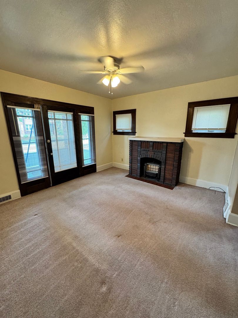 207 E Broadway Ave – photo 2