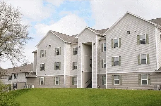 South Rock Apartments (Student Housing by the Bed) – photo 3