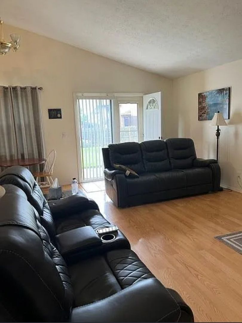 6523 Tulip Tree Ct – photo 1