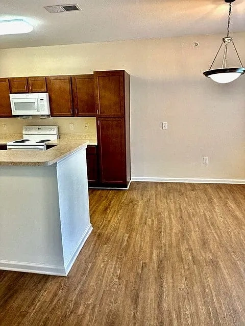 Ashley Pointe – photo 1