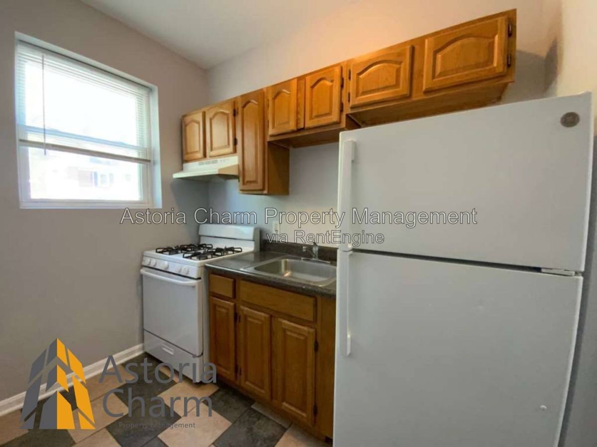 2210 Roslyn Ave unit 8 – photo 5