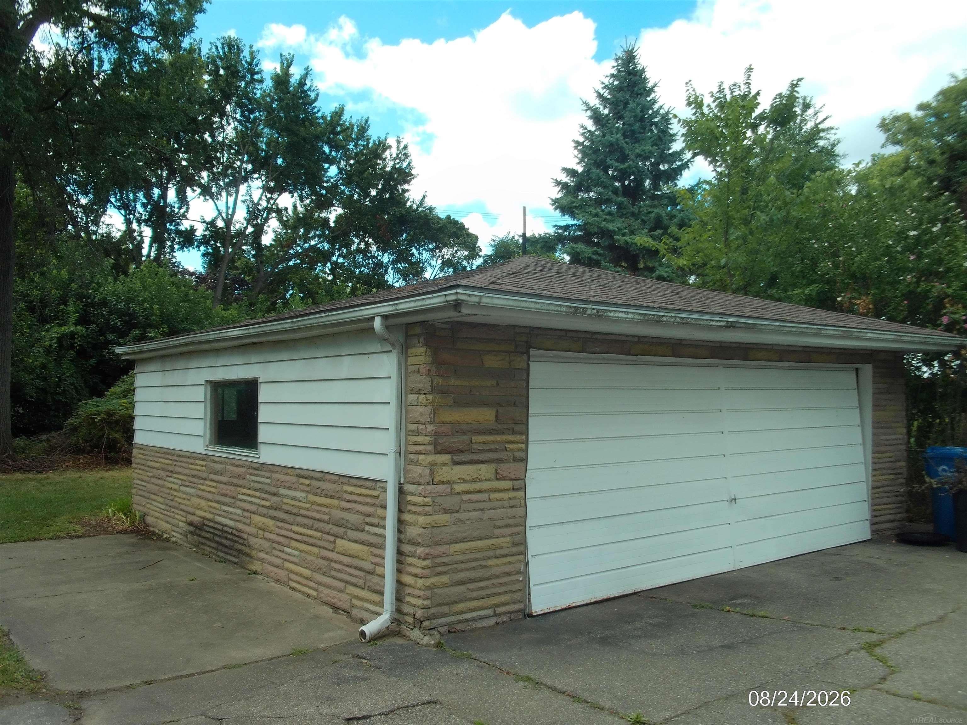 23705 Hill Ave – photo 2