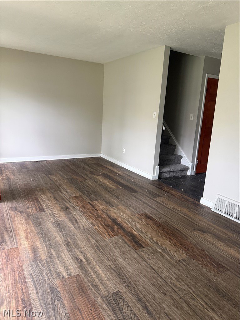 9409 Manor Ave – photo 2