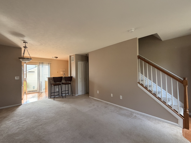 717 Lazelle Rd – photo 5