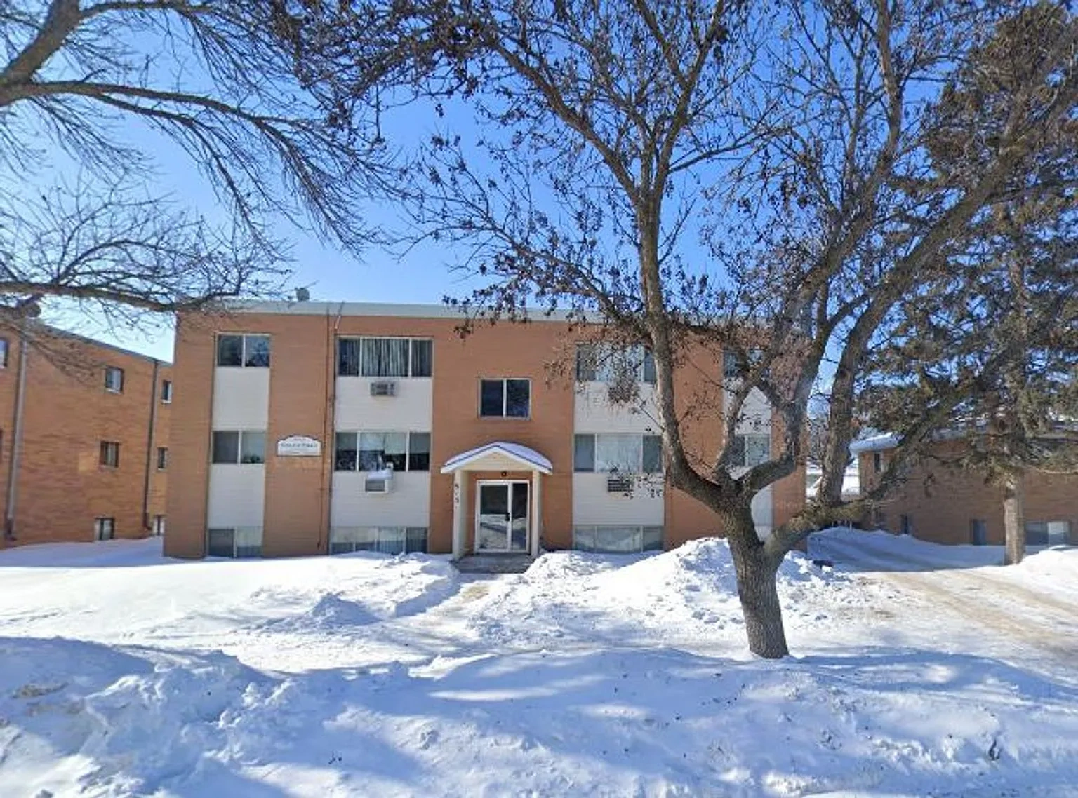 College Park Apartments – photo 2