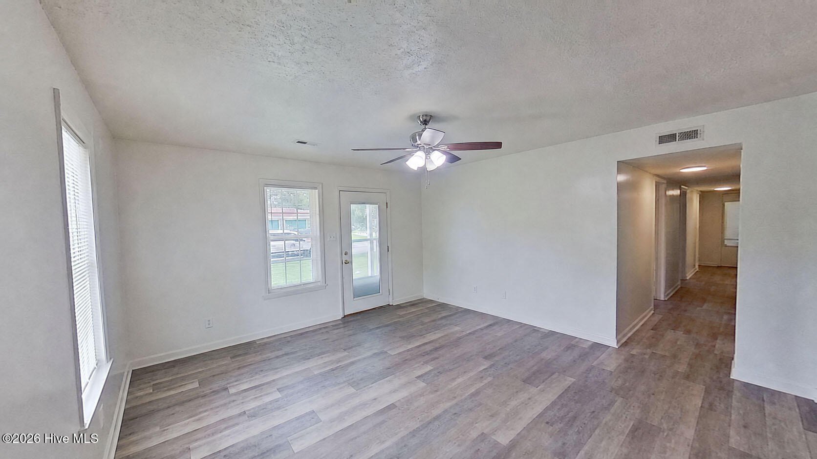 2909 Spaulding Dr – photo 2