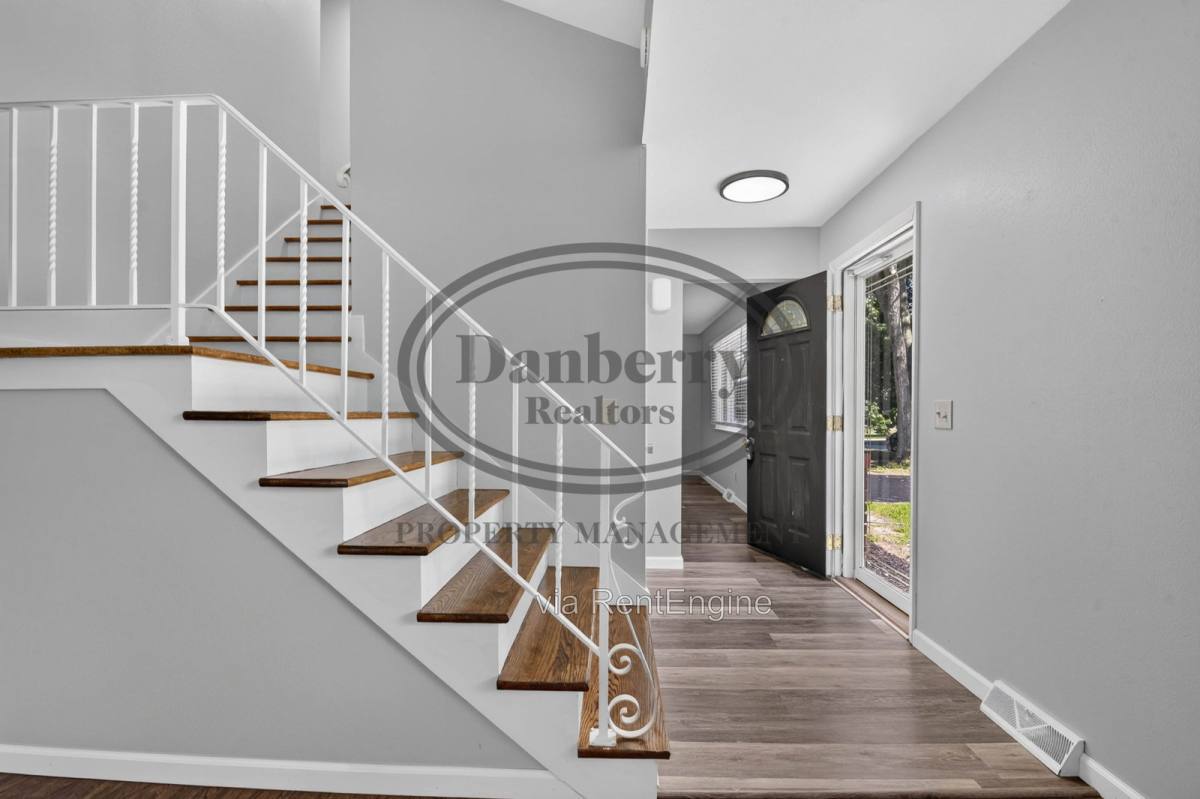 6946 Kinsman Dr – photo 3