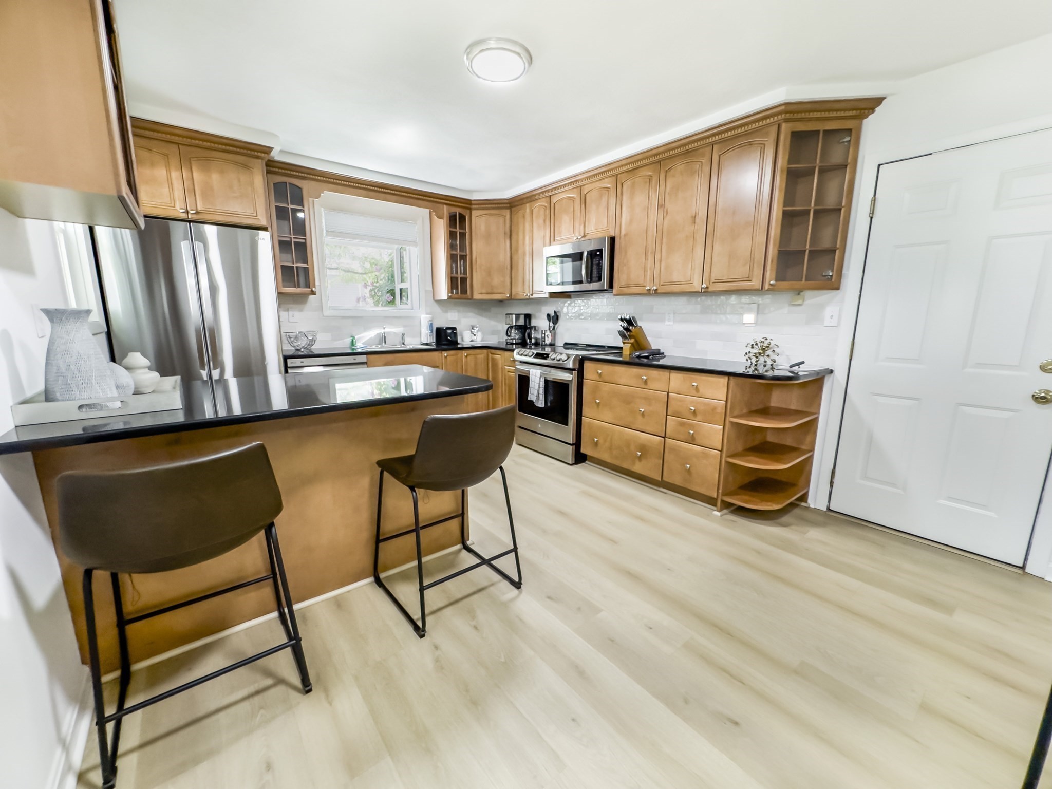 235 Cardinal Medeiros Ave unit 3 – photo 3