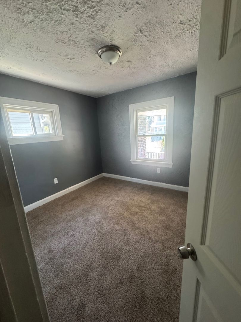 11115 Notre Dame Ave unit Lower – photo 4