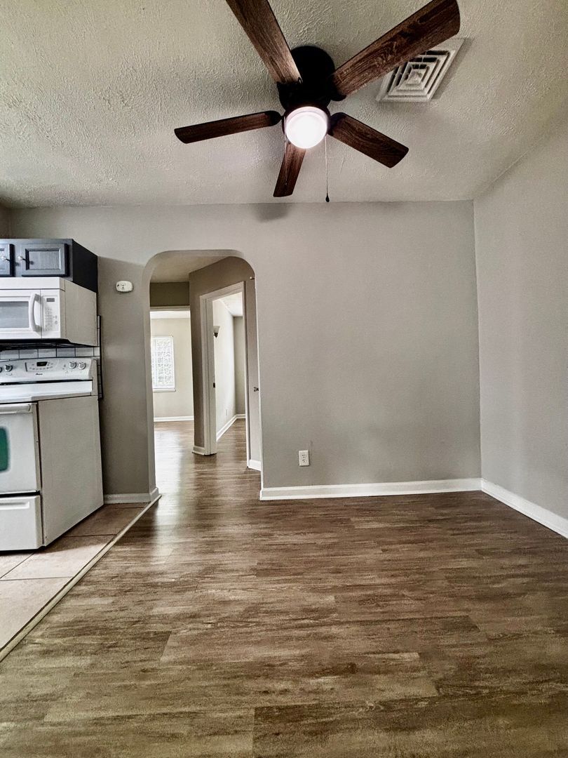 523 Hadley Ave unit 3 – photo 4
