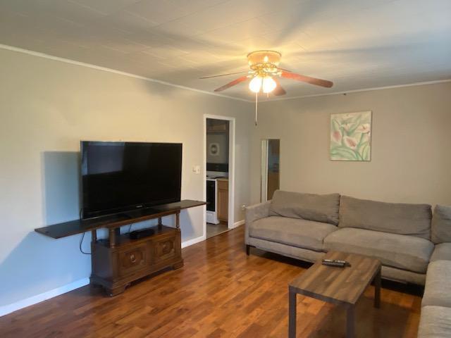 152 Hutchinson Dr – photo 2
