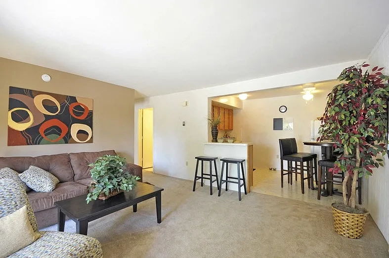 Four Seasons Apartments – photo 3