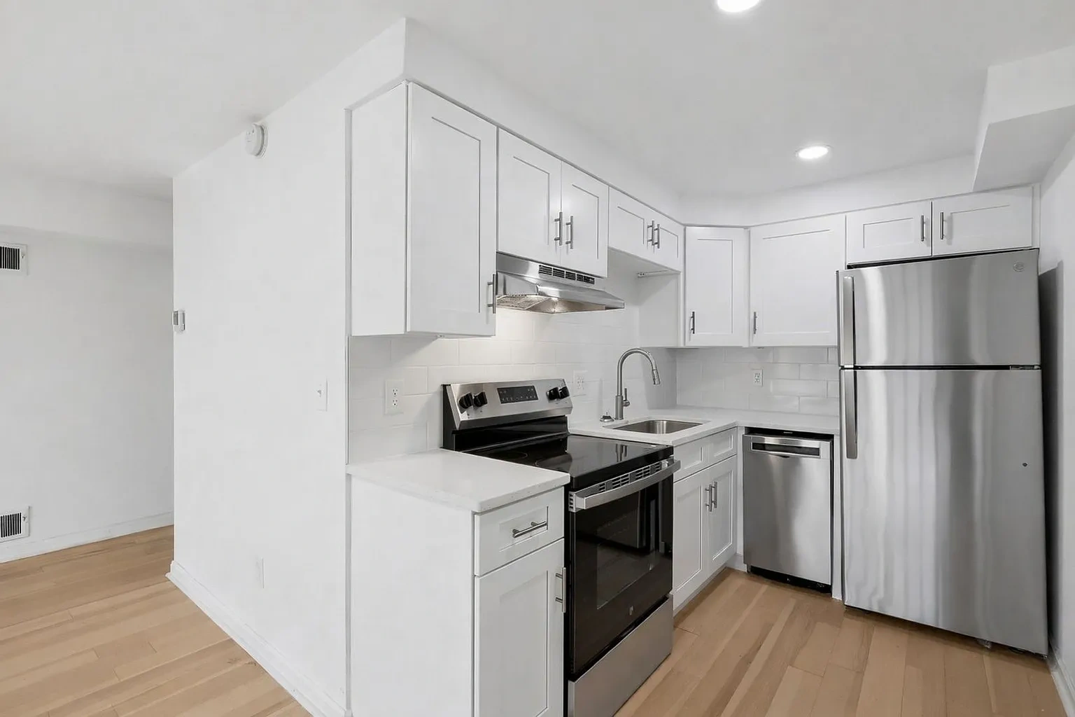 Village in the Park Apartments – photo 5