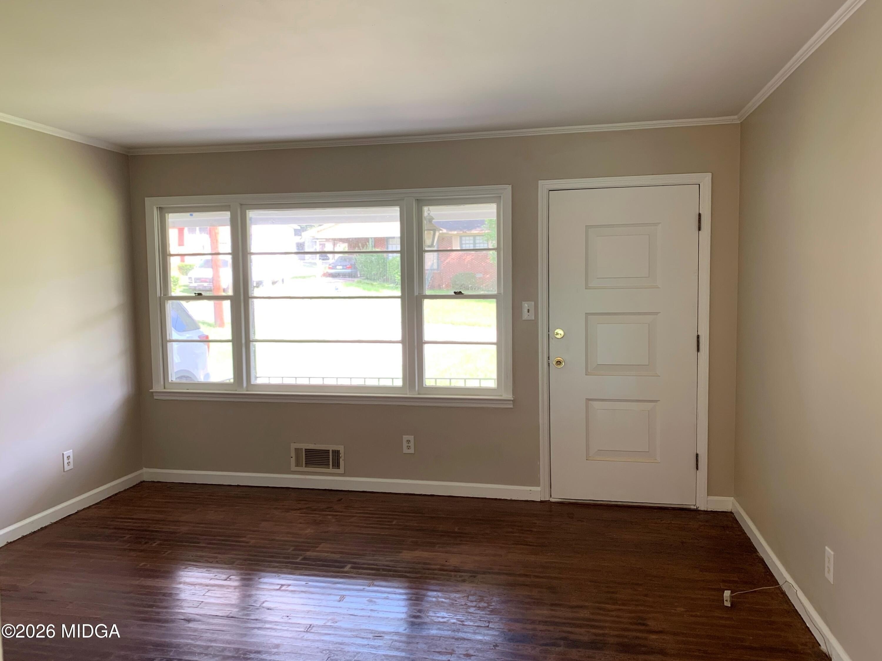 3240 Commodore Dr – photo 2