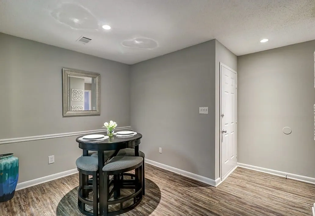 Woodhill Apartments – photo 3