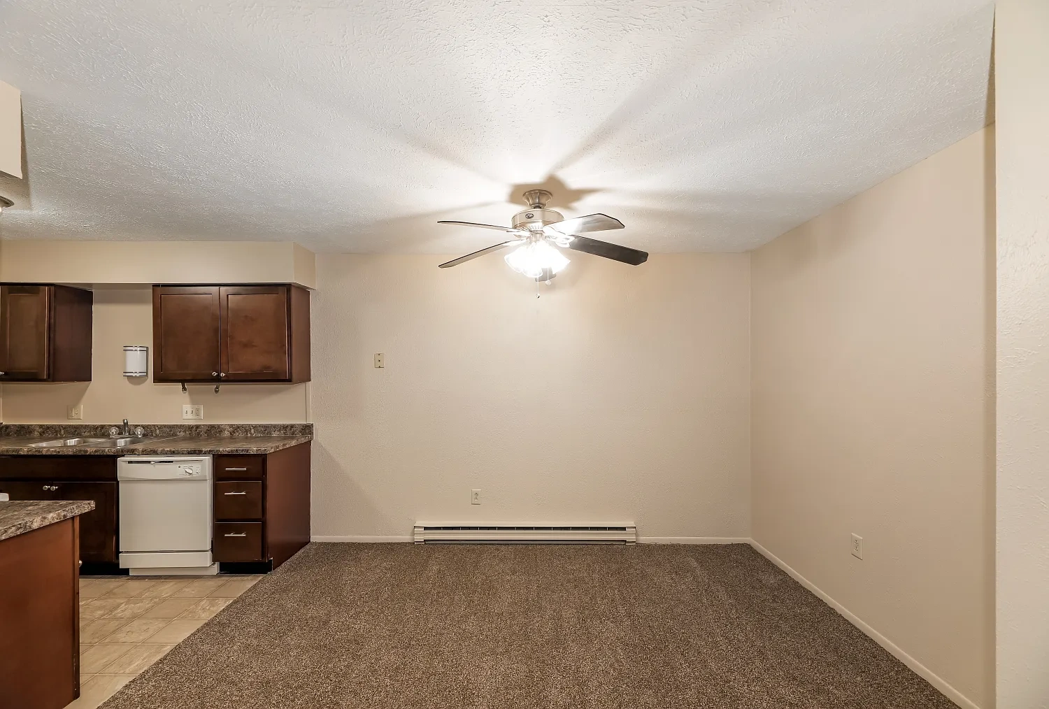 Ravenswood Apartments – photo 1