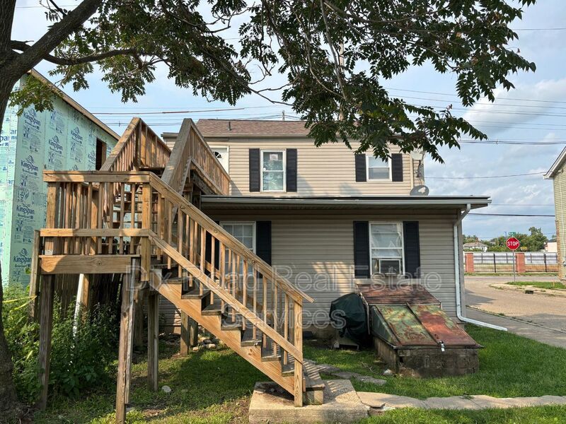 829 Maple Ave unit # 2 – photo 3
