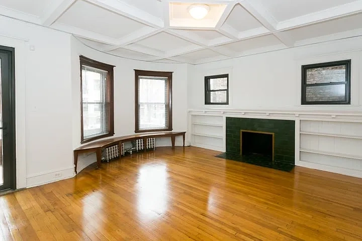 5700 S. Blackstone Avenue – photo 2