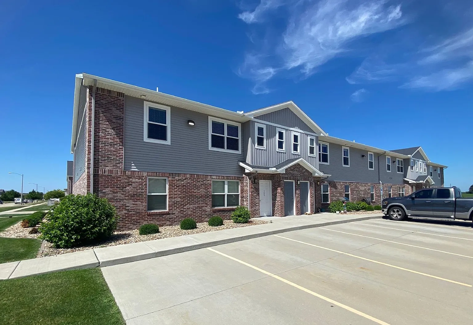 1037-1041 Ekstam Drive – photo 2