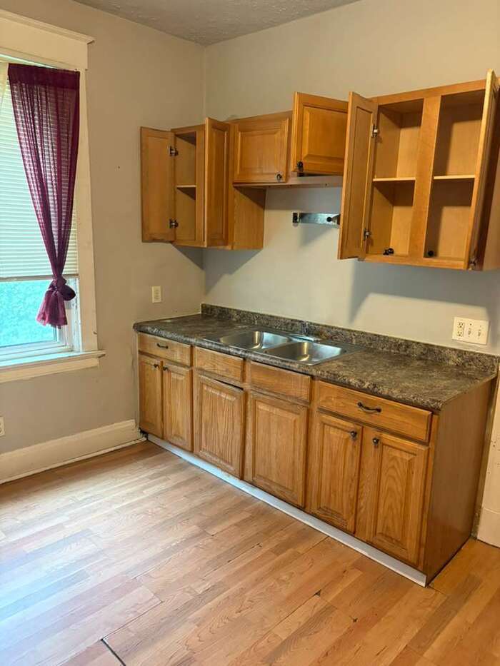 1559 Ambrose Ave – photo 5