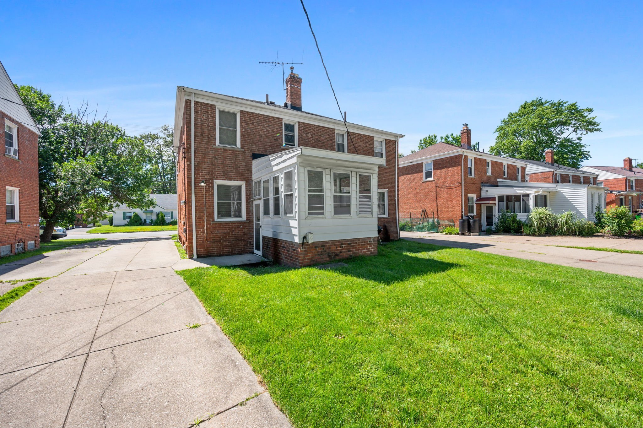 253 E 250th St – photo 3