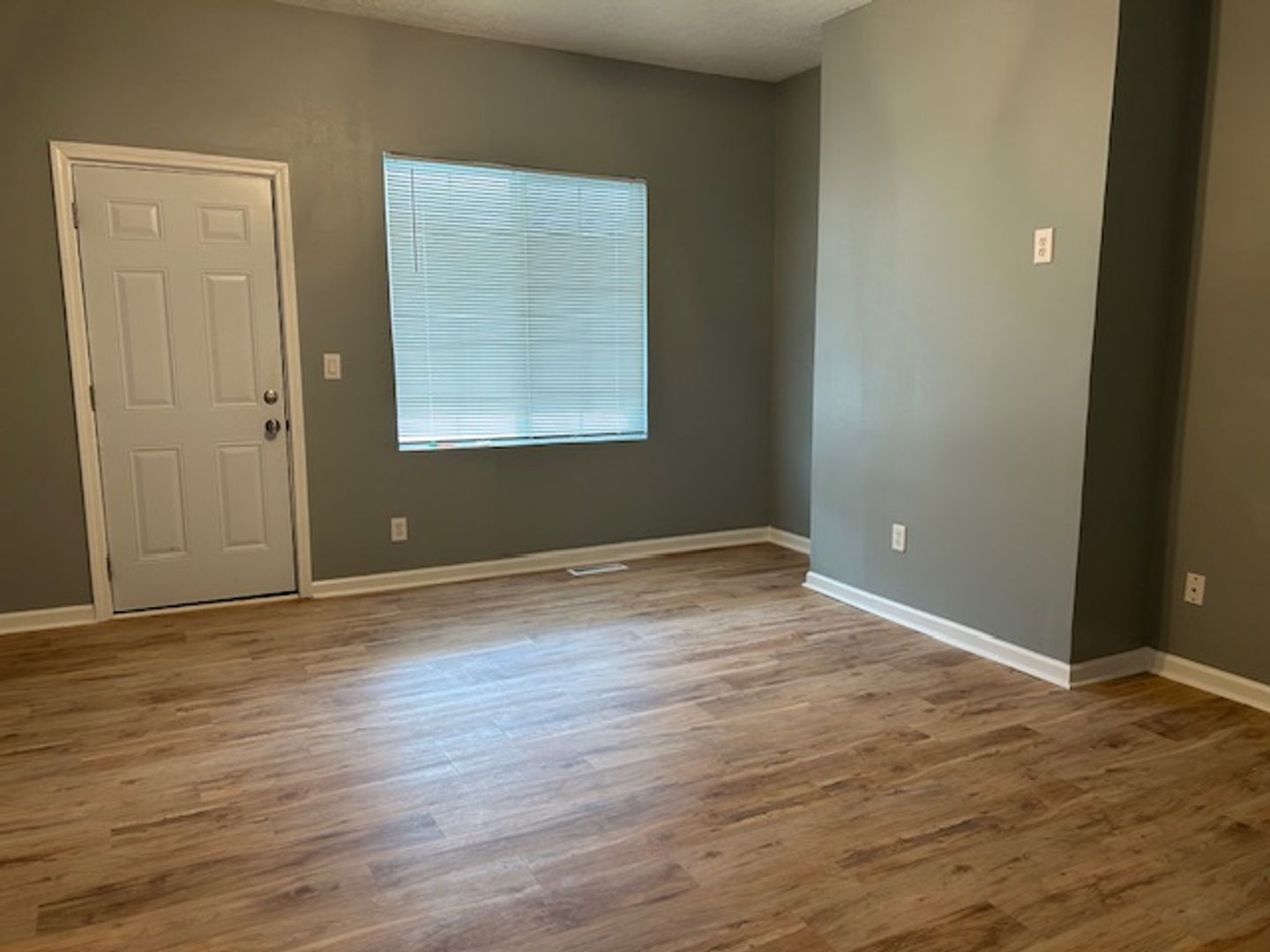 425 Huffman Ave – photo 5